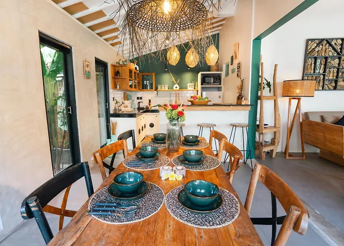 Mint, 3br Tropical Escape, Near Bintang Supermarket Ferienhaus